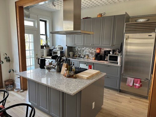 Charming Brownstone just 2.5 blocks from Prospect park