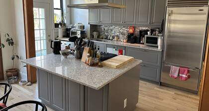 Charming Brownstone just 2.5 blocks from Prospect park