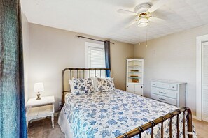 4 bedrooms, internet, bed sheets