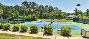 Boating, Pickleball & More: Condo Near Lake Keowee