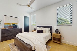 4 habitaciones, tabla de planchar con plancha, wifi y ropa de cama 