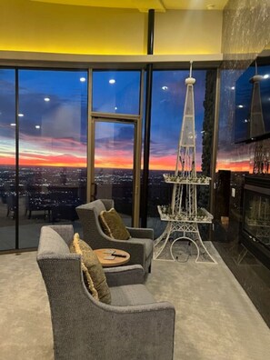 Interior - King of the mountain sleeps 12 (Colorado Springs)