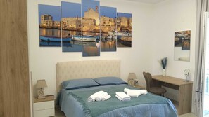2 bedrooms, in-room safe, desk, iron/ironing board