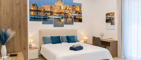 2 bedrooms, in-room safe, desk, iron/ironing board