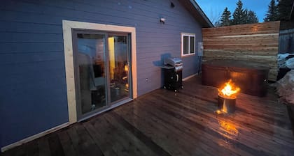 The Octopus Den! Cozy 3bd 2bth sleeps 8!