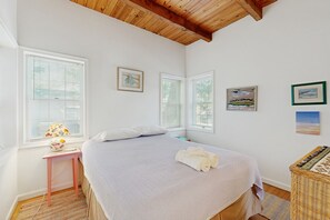2 bedrooms, iron/ironing board, Internet, bed sheets