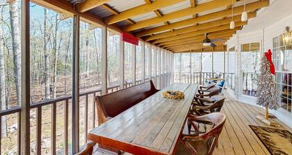 Charming family home with screened porch, game room and lake access nearby