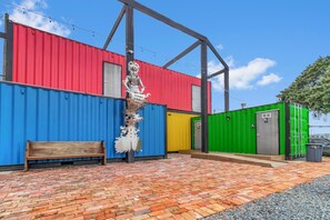 Property grounds - Brooklyn Arts - Bring your doggie -  sleeps 6 (Wilmington)