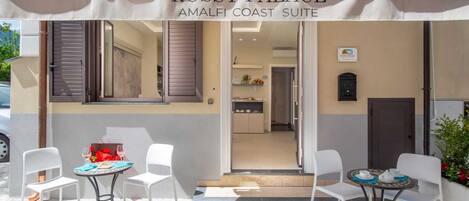 屋外ダイニングエリア