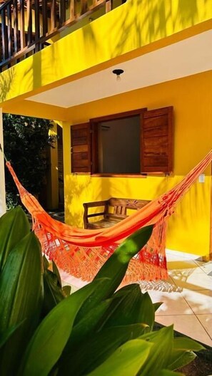 Standard Triple Room, Garden View | Room amenity