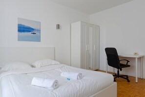 3 bedrooms, bed sheets - Escape to Provence (Marseille)