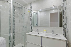 Bathroom - Escape to Provence (Marseille)