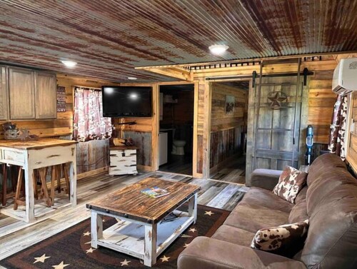 Buffalo River Cowboy Cabin Getaway and HOT TUB!