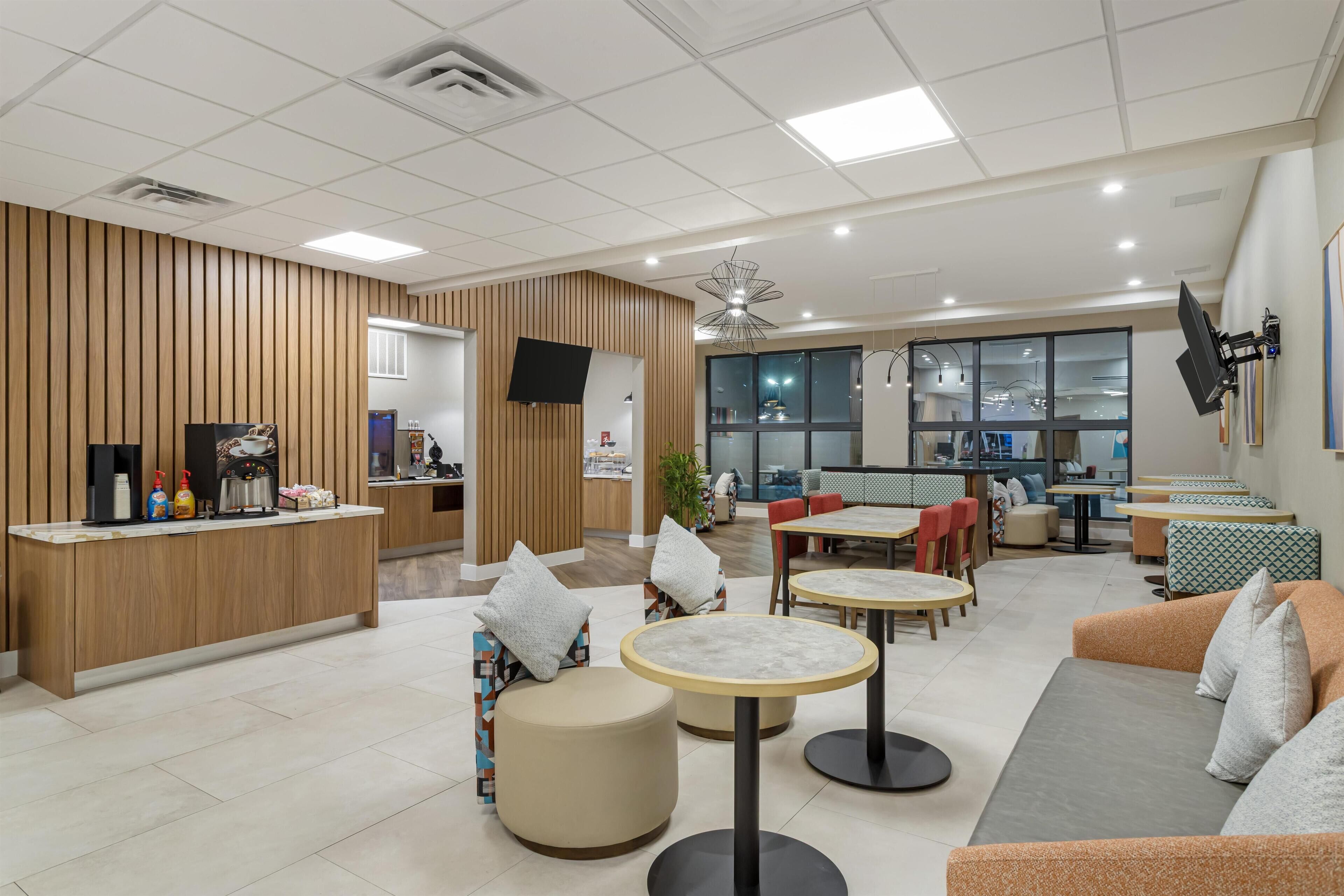 Buffet déjeuner gratuit tous les jours