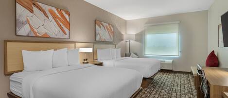 Standardværelse - 2 queensize-senge - ikke-ryger | Skrivebord, arbejdsområde til bærbare computere, gratis baby-/barnesenge