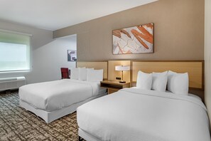 Kamar Standar, 2 Tempat Tidur Queen, akses difabel, dapur kecil | Meja kerja, ruang kerja ramah laptop, dan tempat tidur bayi gratis