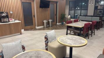 Petit déjeuner buffet compris tous les jours