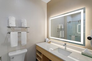 Bathroom - Best Western Plus Pearland/Houston Medical Center Hotel (Houston)