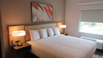 Meja, ruang kerja komputer riba, katil bayi/kot (percuma)