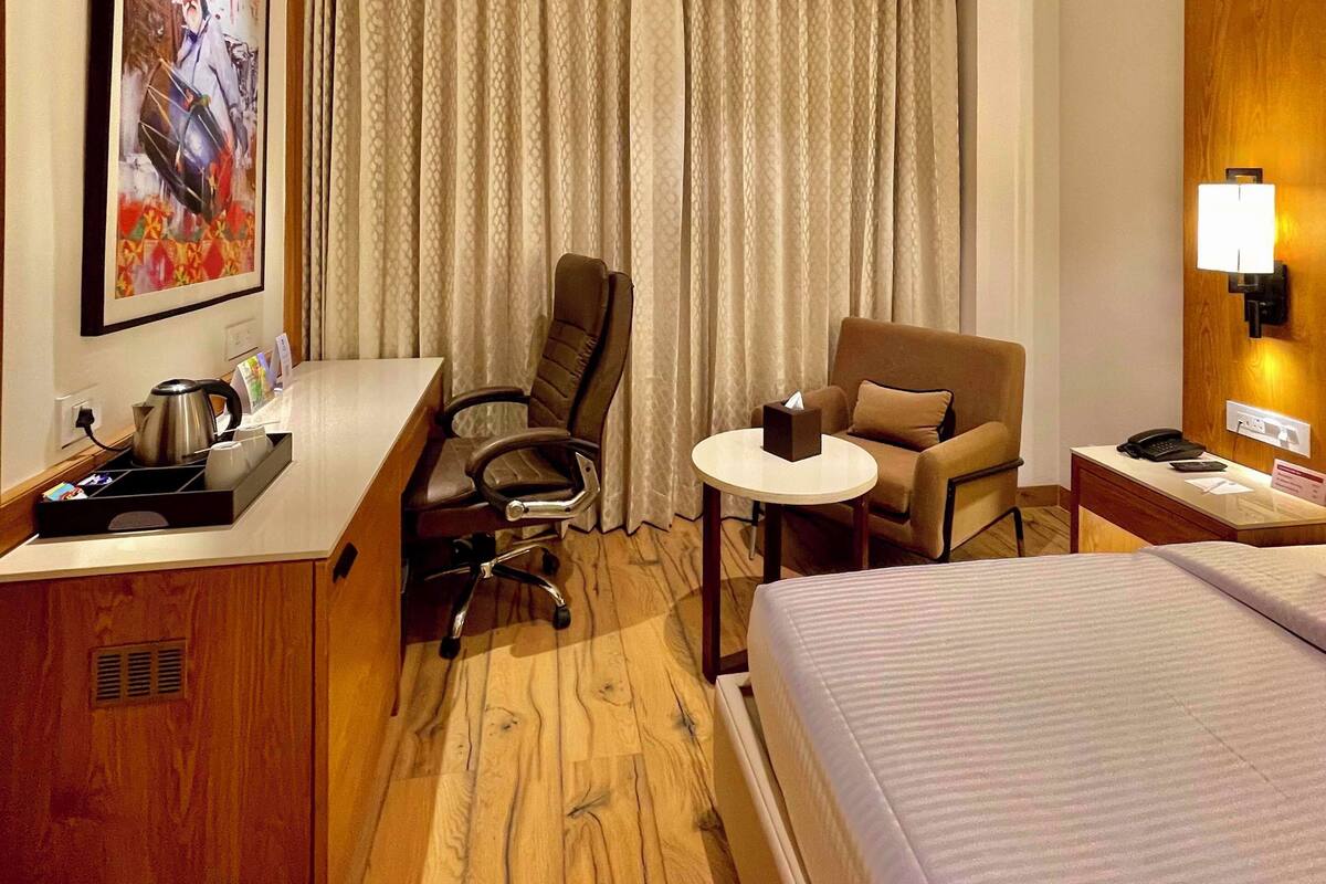 Deluxe Room, 1 Katil Raja (King), Non Smoking | Kalis bunyi, Wi-fi percuma 