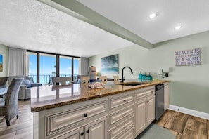 Appart'hôtel, plusieurs lits (Edgewater Tower 2-608) | Intérieur