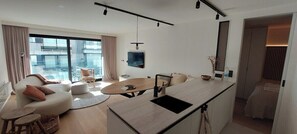 TV - Trendy Flat in Gouden Winkeldriehoek nabij Strand (Knokke-Heist)