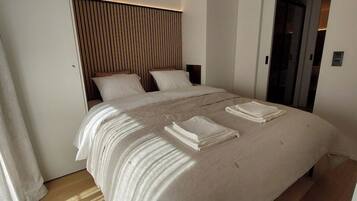 2 bedrooms, iron/ironing board, free WiFi