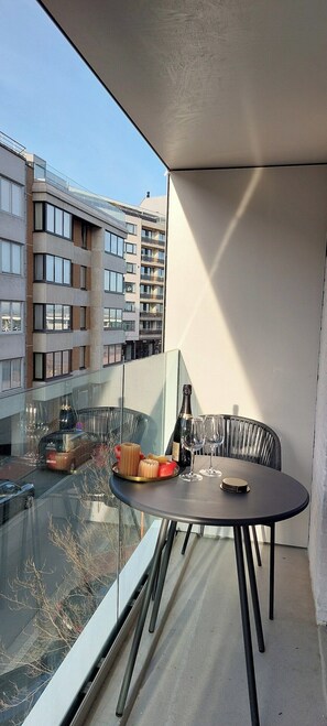 Outdoor dining - Trendy Flat in Gouden Winkeldriehoek nabij Strand (Knokke-Heist)
