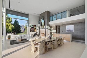 Lobby - Malibu Art Haven | Pool, Hot Tub & Guest House (Malibu)