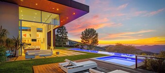 Malibu Art Haven Pool, Hot Tub & Guest House