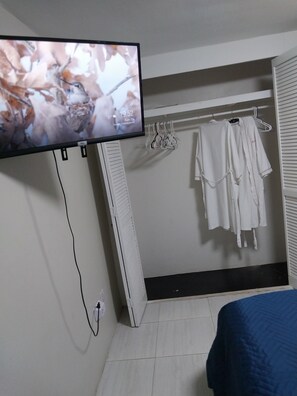1 chambre, fer et planche à repasser, Wi-Fi, draps fournis