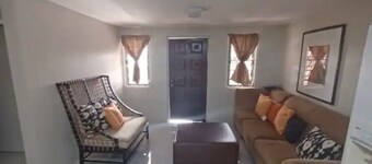  1bdrn apt. with self checking and pet friendly.3min. walk to beach .