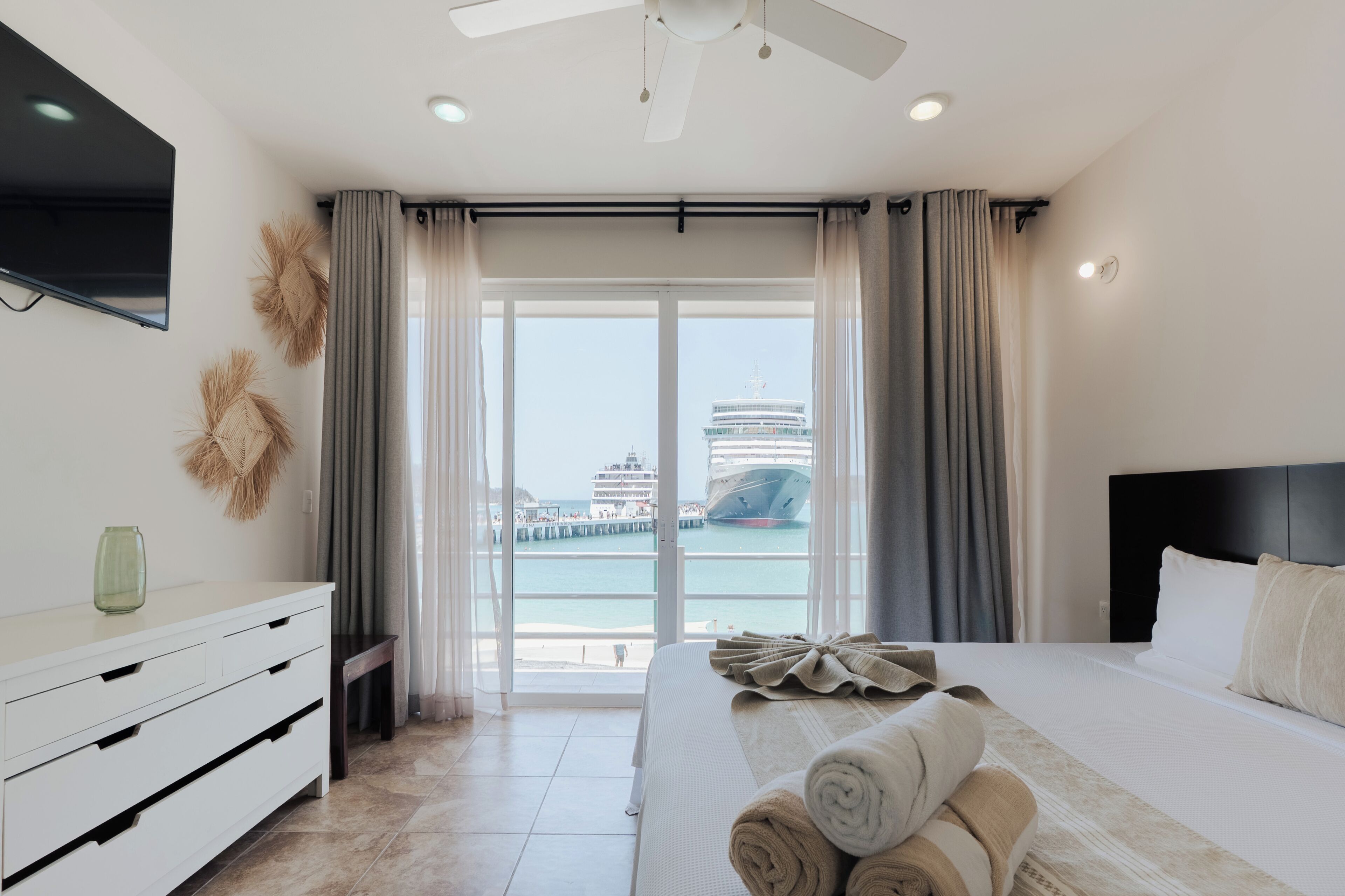 Suite, 1 King Size Bed, City View | 1 bedroom, in-room safe, individually furnished, laptop workspace