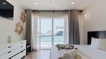 Suite, 1 King Size Bed, City View | 1 bedroom, in-room safe, individually furnished, laptop workspace