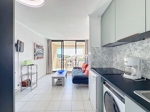 Interior - Apartment T2 for 4 people near the beach, residence Pierre et Vacances Pramousquier (Le Lavandou)