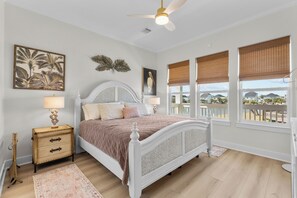 4 bedrooms, desk, iron/ironing board, travel cot - 4 bed 3 bath Family Friendly Home in Marvelous Galveston with Pool Access & Wifi (Galveston)