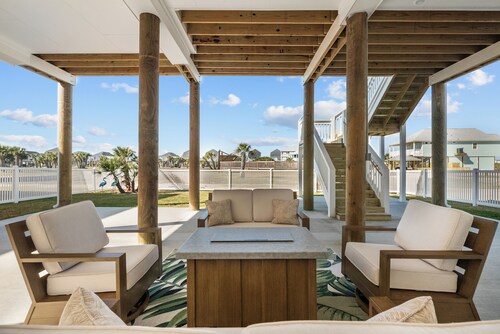 4 bed 3 bath Family Friendly Home in Marvelous Galveston with Pool Access & Wifi