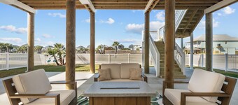 4 bed 3 bath Family Friendly Home in Marvelous Galveston with Pool Access & Wifi