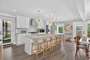 Mikrowelle, Ofen, Herdplatte, Geschirrspüler