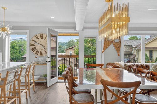 5 Bedroom Luxury Home located on Main Street in Downtown Blowing Rock!