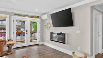 Smart TV y chimenea