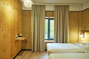 Double or Twin Room | Laptop workspace, free WiFi, bed sheets