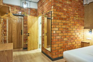 Laptop workspace, free WiFi, bed sheets