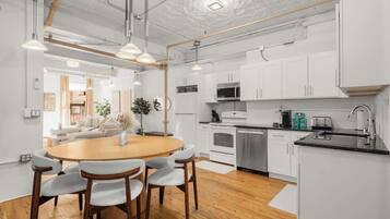 Coffee/tea maker, fridge, microwave, oven