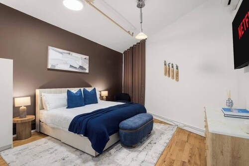 Spacious 3 Bedroom Gem in Trendy Dumbo!