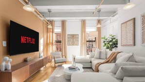 Smart TV - Spacious 3 Bedroom Gem in Trendy Dumbo! (Brooklyn)
