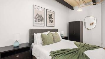 3 bedrooms, iron/ironing board, WiFi, bed sheets
