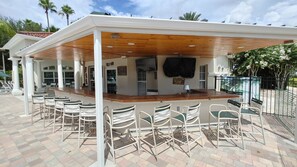 Terrace/patio - Magnificent Lake View - Spacious 5-bdrm Pool Home - Close to Disney (Kissimmee)