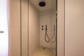 AthenianNest Psyrri  Industrial Loft Studio | Bathroom - Boutique Studios Psyrri (Athens)