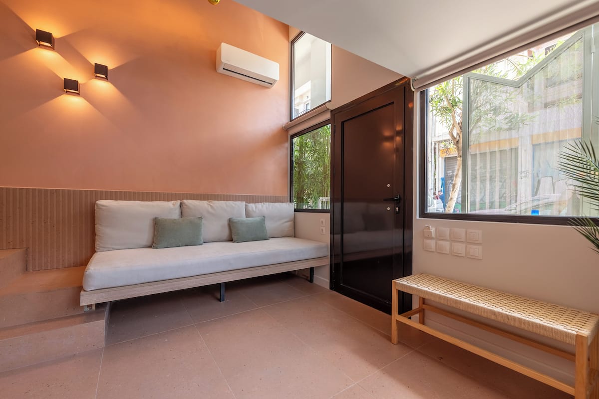 Apartemen, 1 kamar tidur, Bebas Asap Rokok, dapur kecil | Area keluarga | Smart TV 32-inci dengan saluran TV kabel